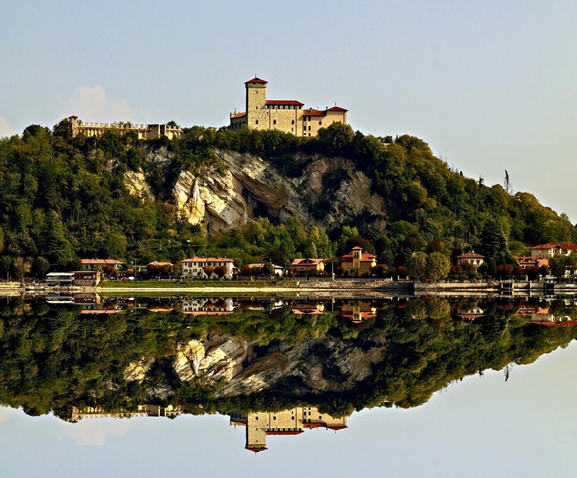 Vila Residenza Esse Angera Exteriér fotografie