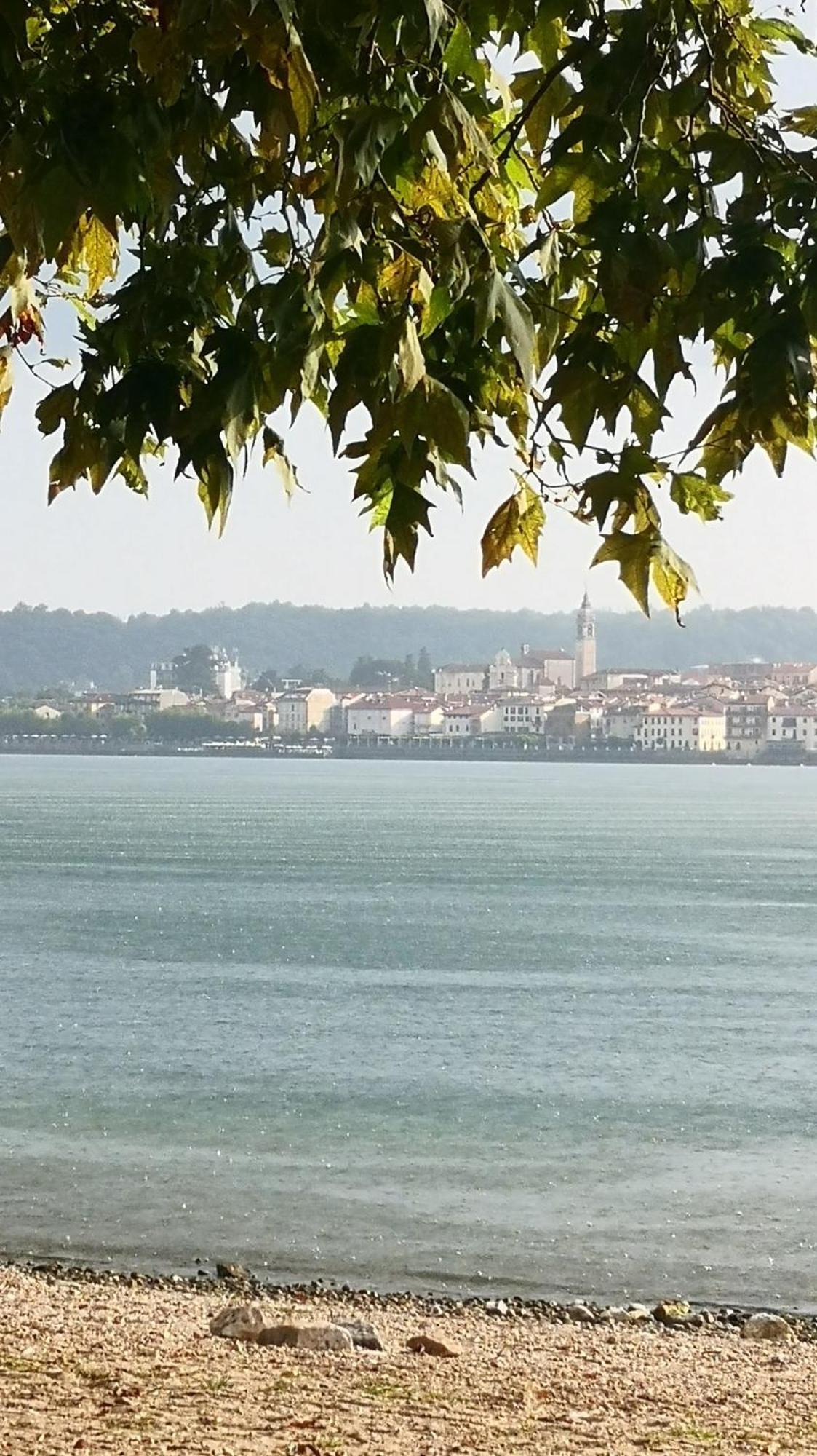 Vila Residenza Esse Angera Exteriér fotografie